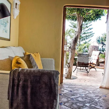 Apartman El Refugio & *